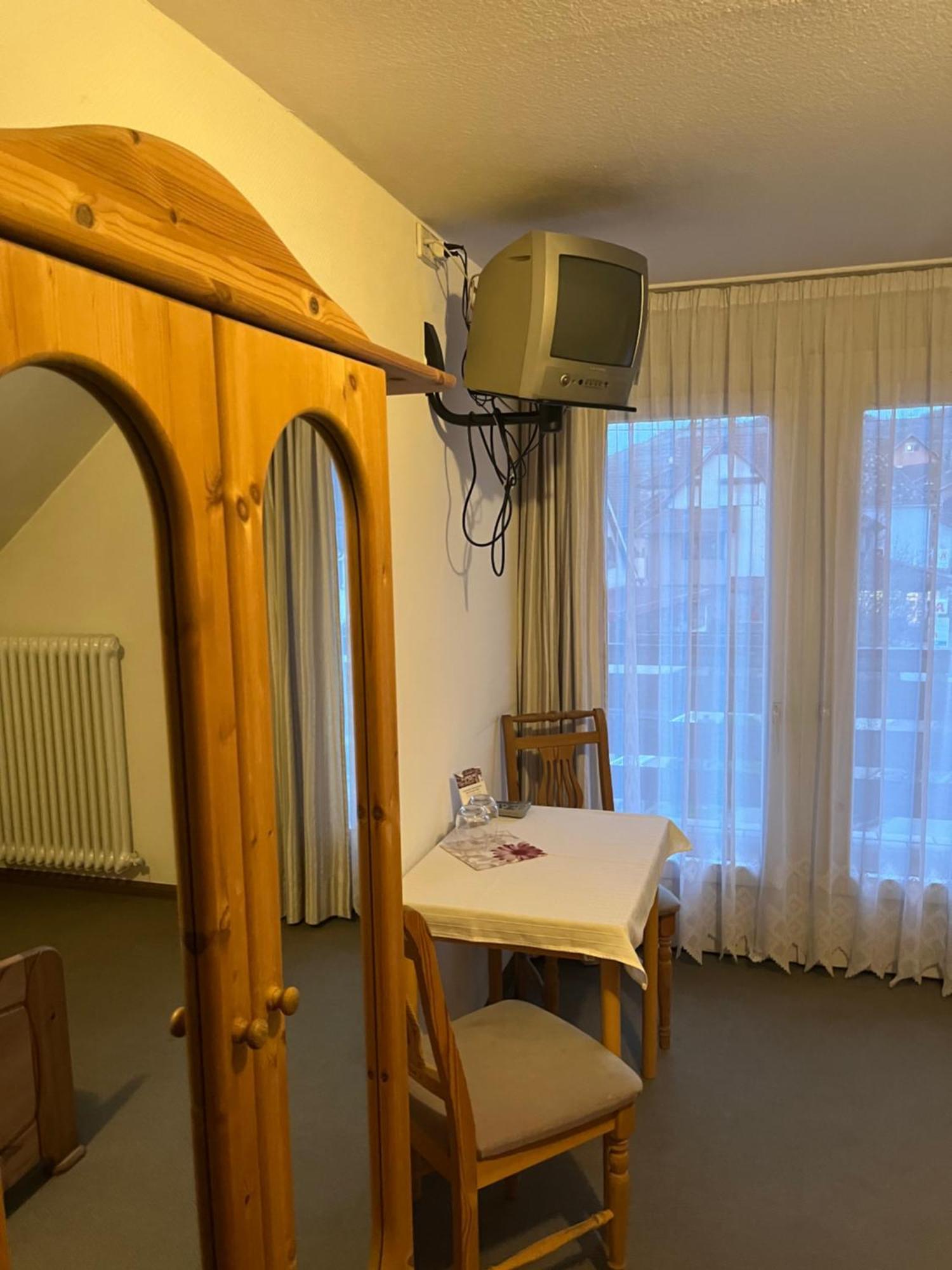 Gasthaus Baeren Niederrotweil Buitenkant foto